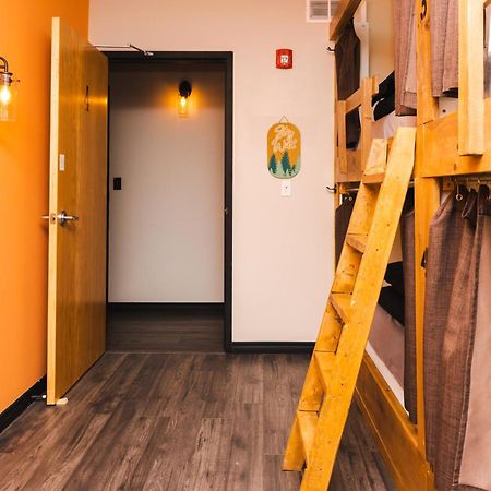 The Haven Hostel Тандер-Бей Екстер'єр фото