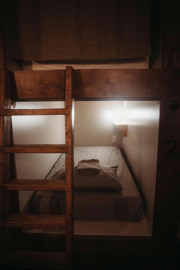 The Haven Hostel Тандер-Бей Екстер'єр фото